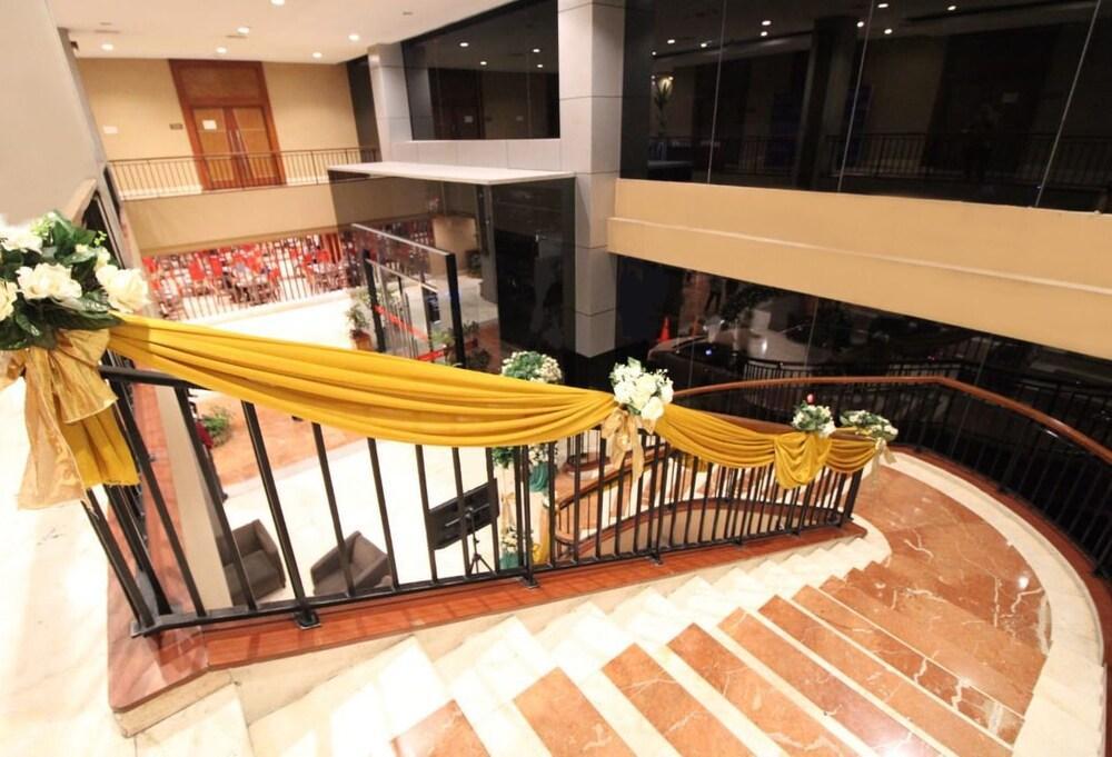 Swiss-Belhotel Manokwari Bagian luar foto